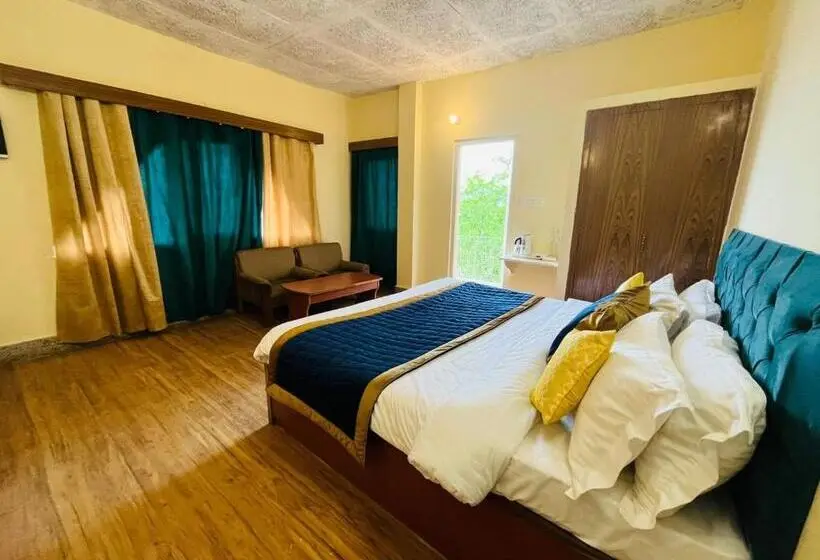 バルコニー付きデラックスルーム, The Ashoka Inn 300mts Walkable From Mall Road