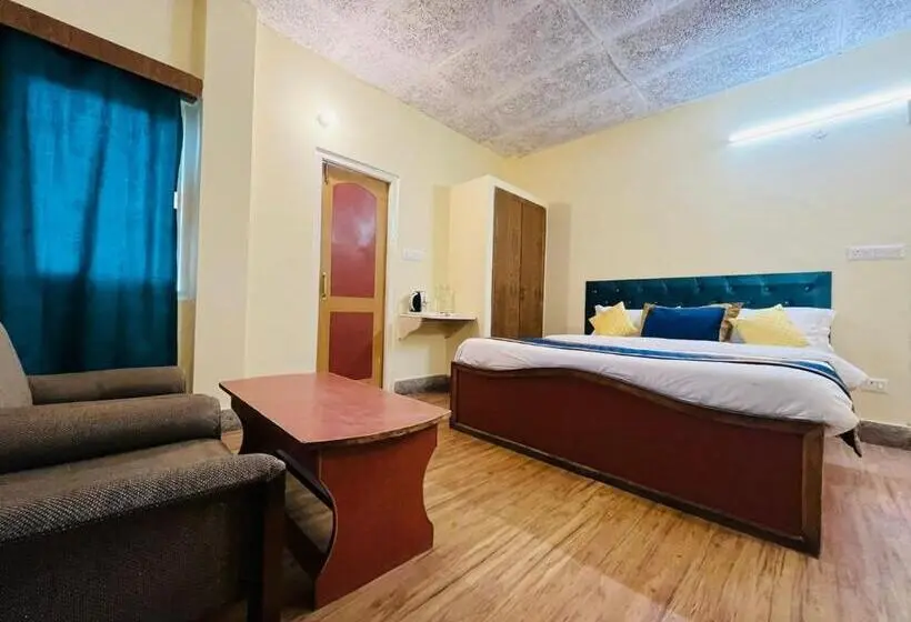 バルコニー付きデラックスルーム, The Ashoka Inn 300mts Walkable From Mall Road