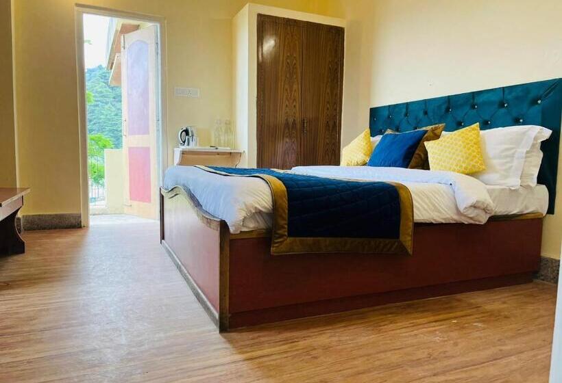 Номер Deluxe с Балконом, The Ashoka Inn 300mts Walkable From Mall Road