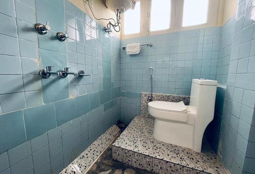 Номер Deluxe с Балконом, The Ashoka Inn 300mts Walkable From Mall Road