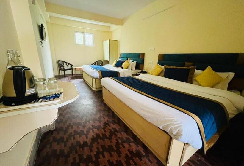 패밀리 스위트, The Ashoka Inn 300mts Walkable From Mall Road