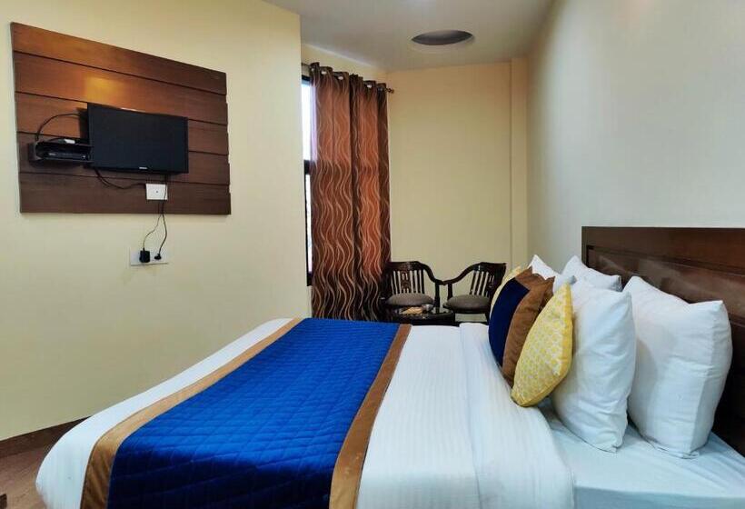 Номер Superior Кровать Кинг, The Ashoka Inn 300mts Walkable From Mall Road