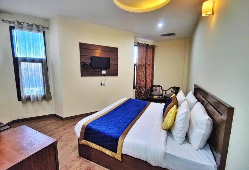 Номер Superior Кровать Кинг, The Ashoka Inn 300mts Walkable From Mall Road