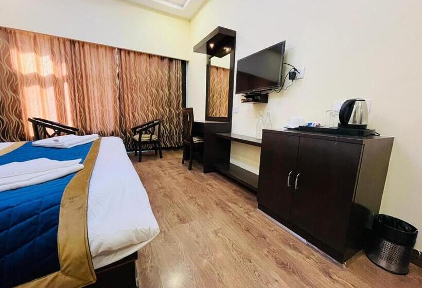 Номер Superior Кровать Кинг, The Ashoka Inn 300mts Walkable From Mall Road