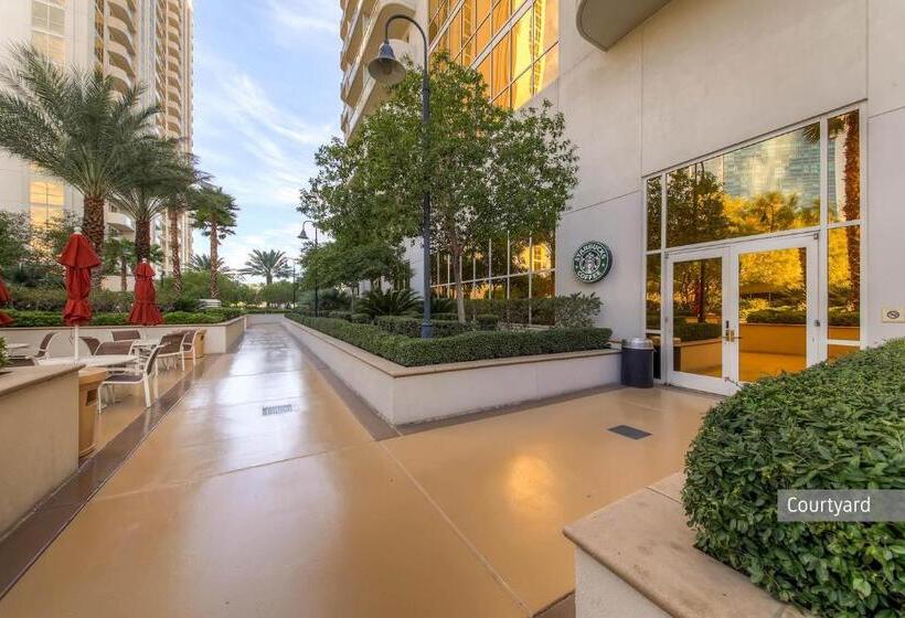 Huoneisto 1 Makuuhuone Parveke, The Madonna At Mgm Signature