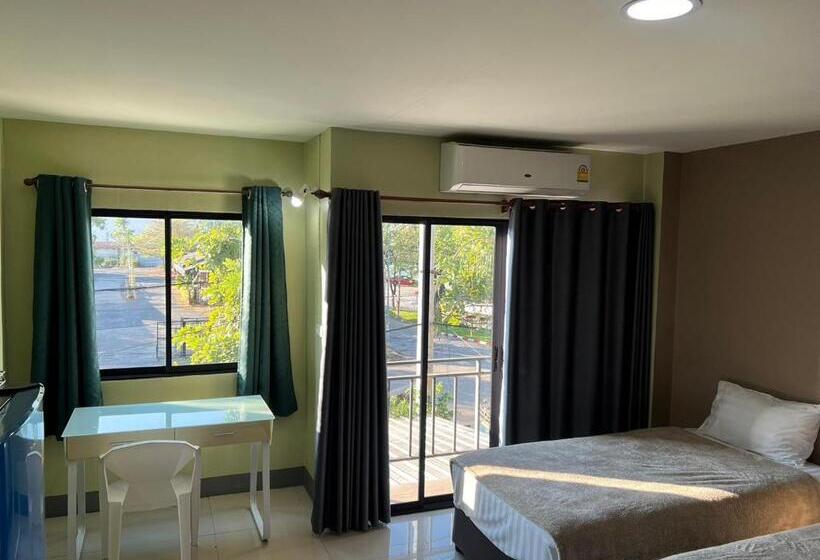 スタンダードトリプルルーム, V Tharm