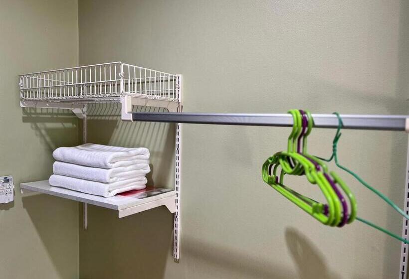 スタンダードトリプルルーム, V Tharm