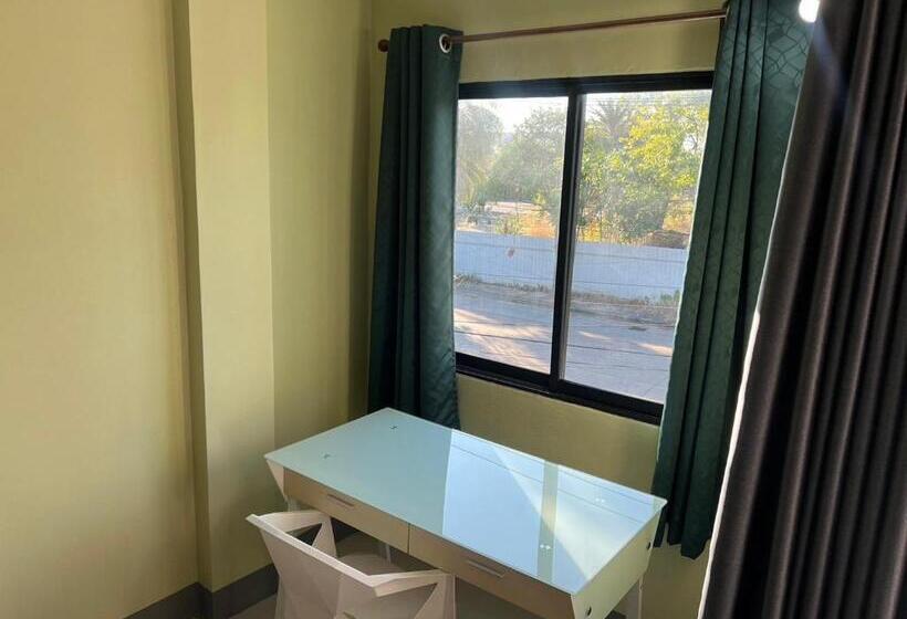 スタンダードトリプルルーム, V Tharm