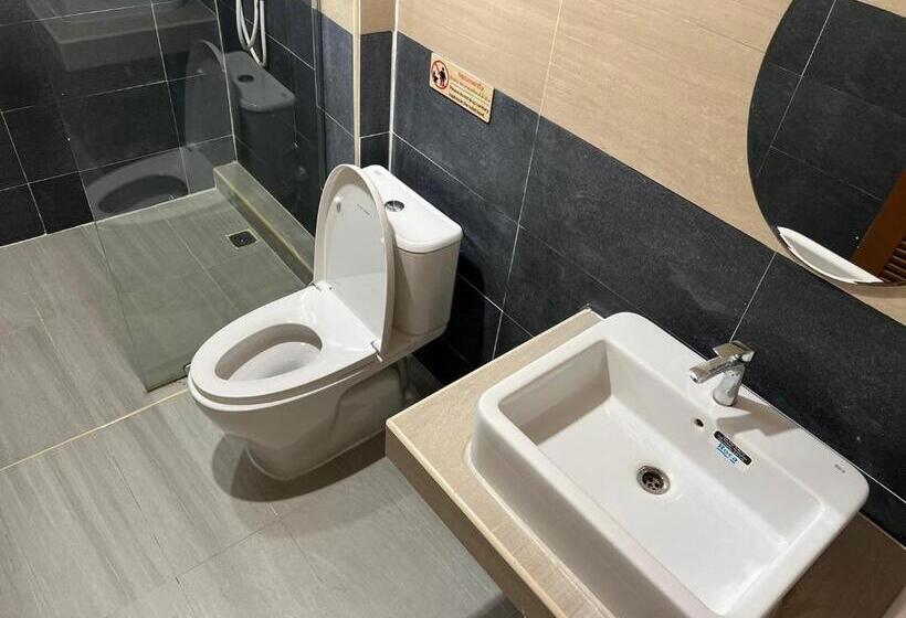 スタンダードトリプルルーム, V Tharm