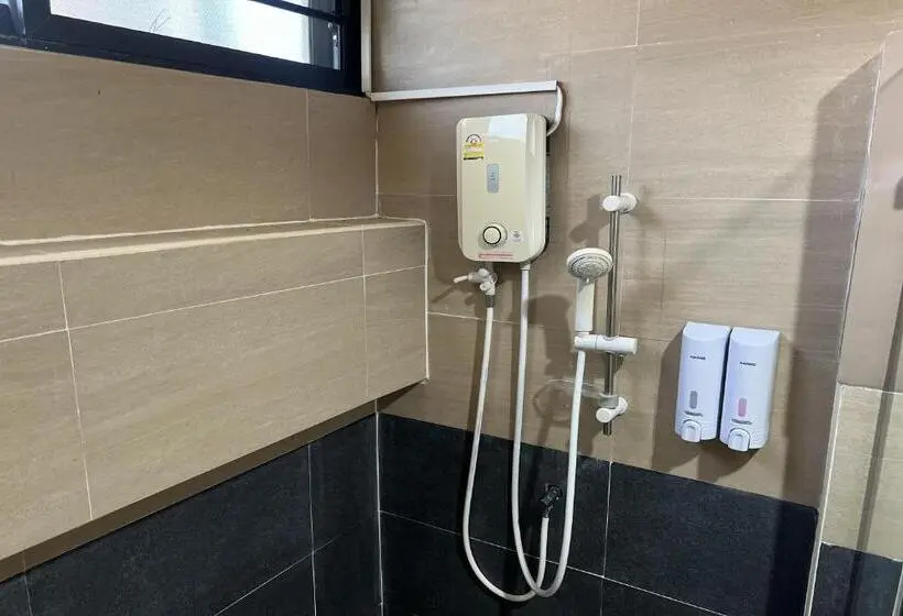 Deluxe Kolmen Hengen Huone, V Tharm