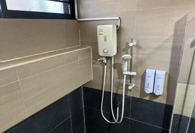 Deluxe Kolmen Hengen Huone, V Tharm