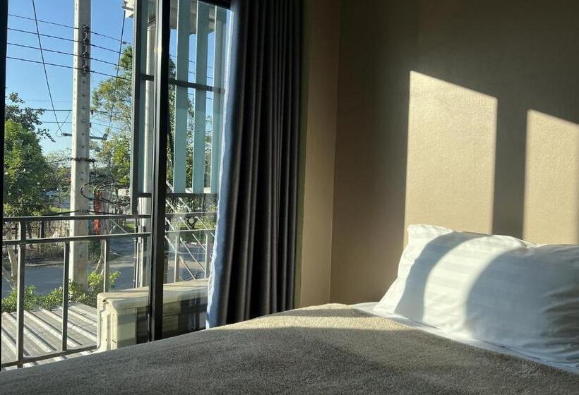 デラックストリプルルーム, V Tharm