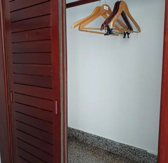 スタンダードルーム, Andy S Place