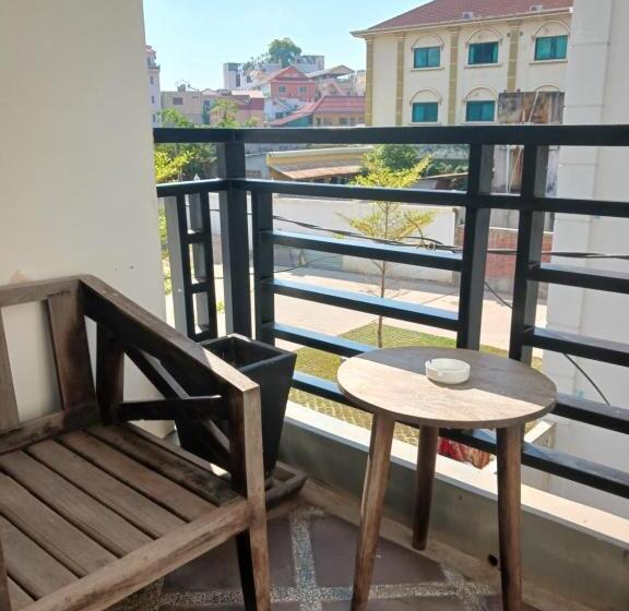 اتاق اکونومی, Andy S Place