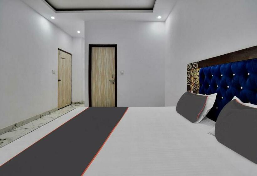 トリプルクラシックルーム, Oyo Flagship 81356  Royal Paradise