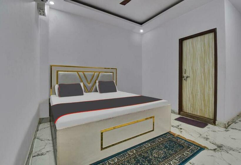 Трехместный Номер Классика, Oyo Flagship 81356  Royal Paradise