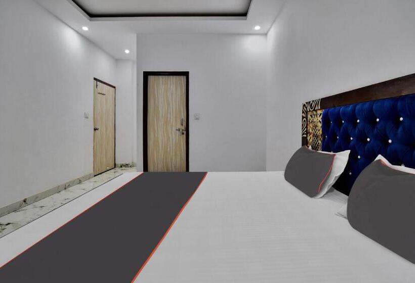 Трехместный Номер Классика, Oyo Flagship 81356  Royal Paradise
