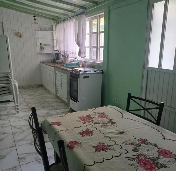 ファミリーステューディオ, Suites Da Casa Da Dona Zezé