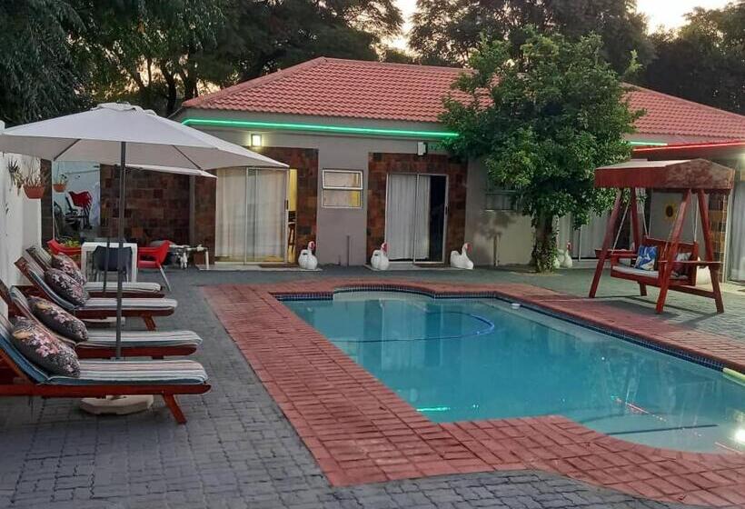 اتاق لوکس, Eagles Nest Self Catering Apartments