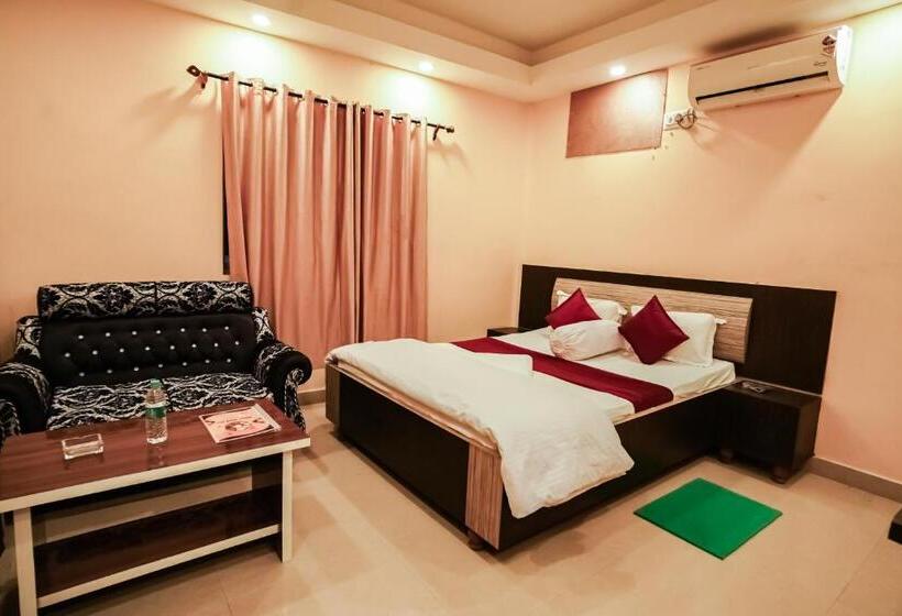 高级大房间, Silver Sand Eco Resort !! Beachfront !! With Biggest Pool And Huge Open Area !! Ideal For Weddings !