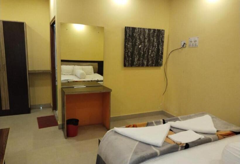 高级大房间, Silver Sand Eco Resort !! Beachfront !! With Biggest Pool And Huge Open Area !! Ideal For Weddings !