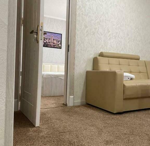 جناح, Tarmita Plaza