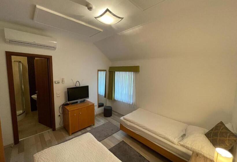 Quarto Estandar Vista Jardim, Josephus Vendégház