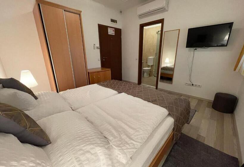 Quarto Estandar, Josephus Vendégház