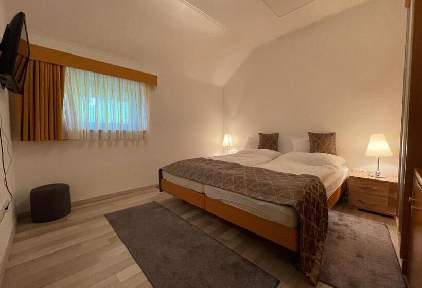 Quarto Estandar, Josephus Vendégház