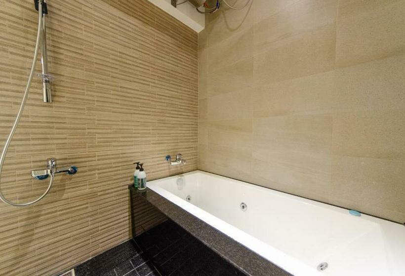 اتاق استاندارد چهار تخته, Sunshine B&b