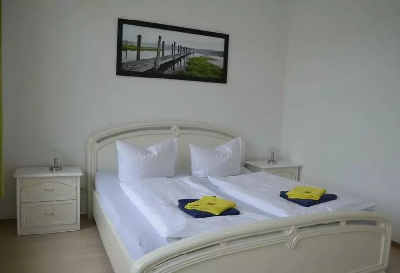 Basic-huone, Apartment Hotel Schillerplatz