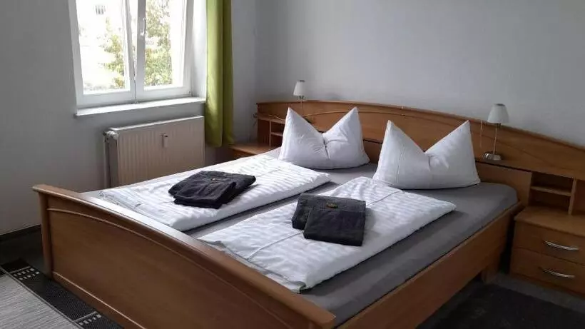 Basic-huone, Apartment Hotel Schillerplatz