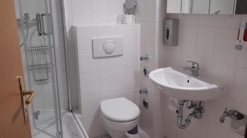 Номер Стандарт с Балконом, Apartment Hotel Schillerplatz