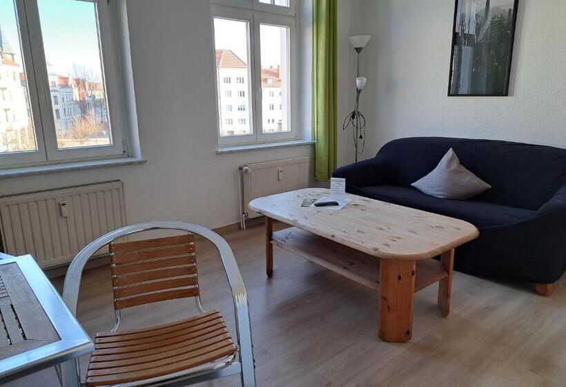 Номер Стандарт с Балконом, Apartment Hotel Schillerplatz