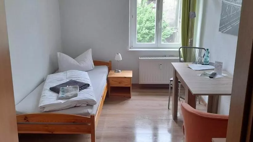 Basic Yhden Hengen Huone, Apartment Hotel Schillerplatz