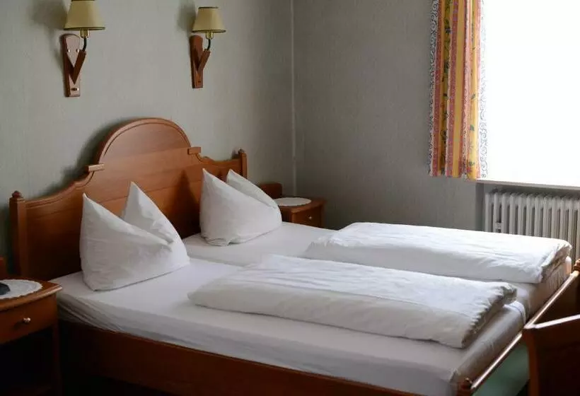 اتاق ساده سه‌ نفره, Gasthof & Hotel Goldene Krone