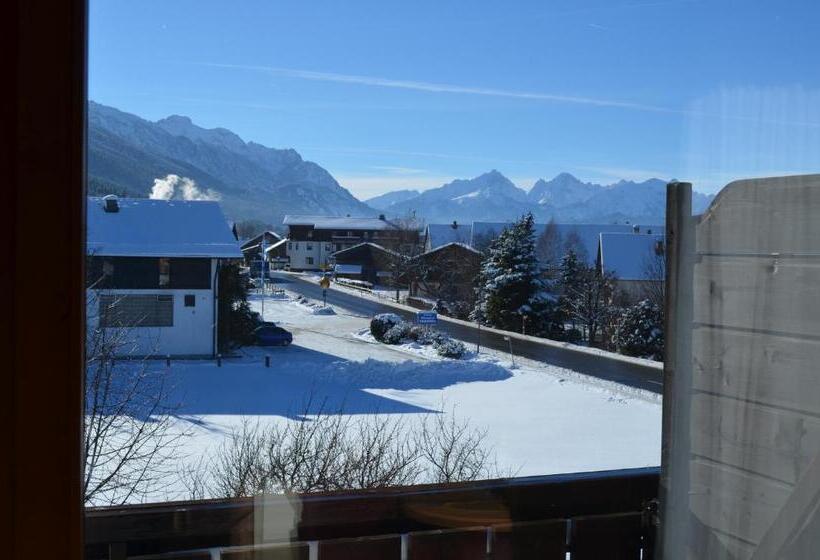 חדר סטנדרט לשלושה עם מרפסת, Alpchalet Schwanstein