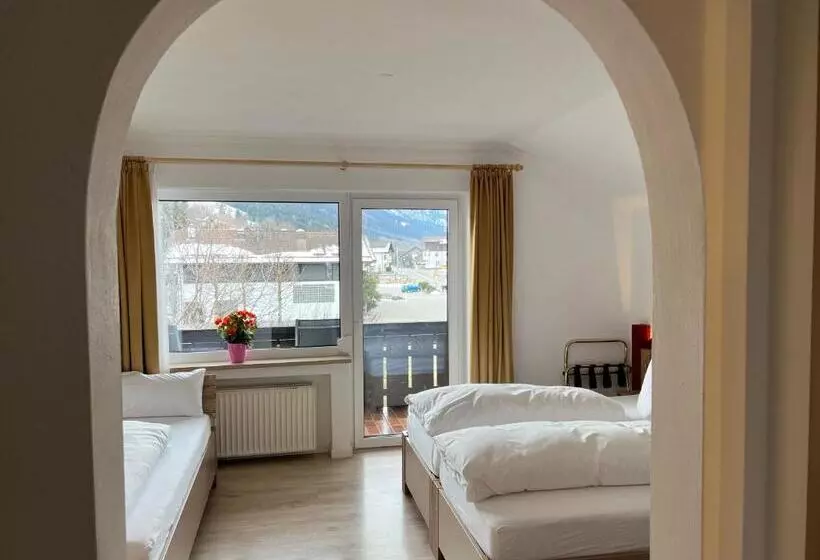 اتاق استاندارد سه تخته با بالکن, Alpchalet Schwanstein