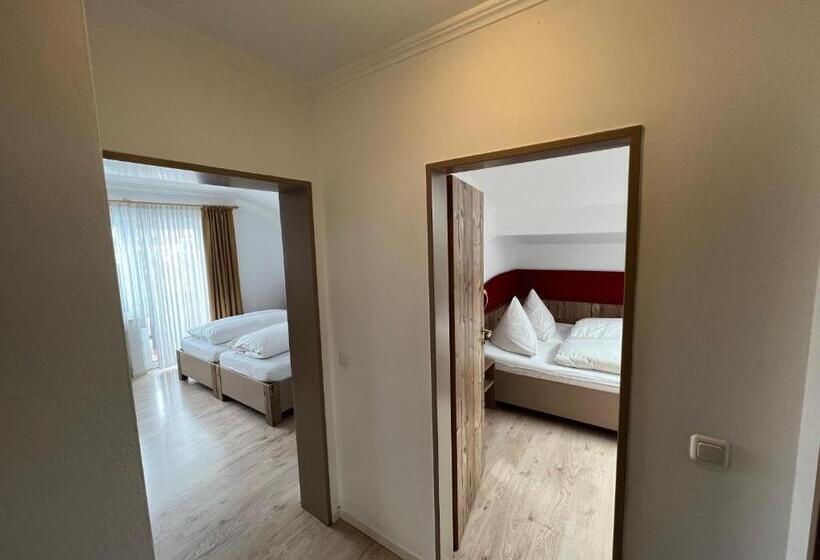 חדר משפחתי, Alpchalet Schwanstein