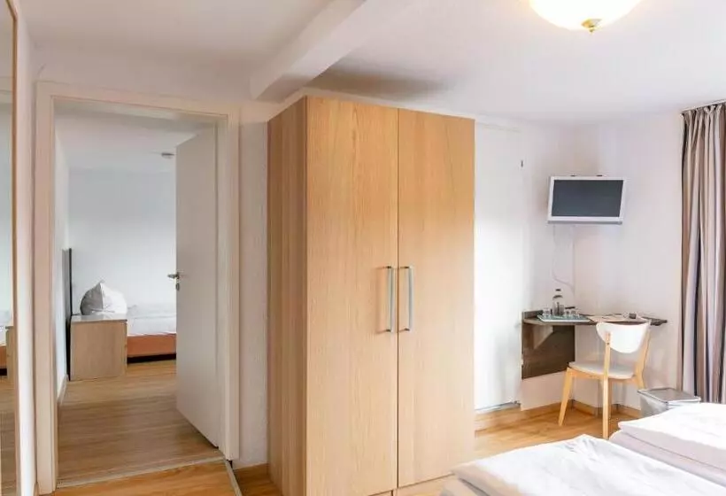 Economy Quadruple Room, Bethanien
