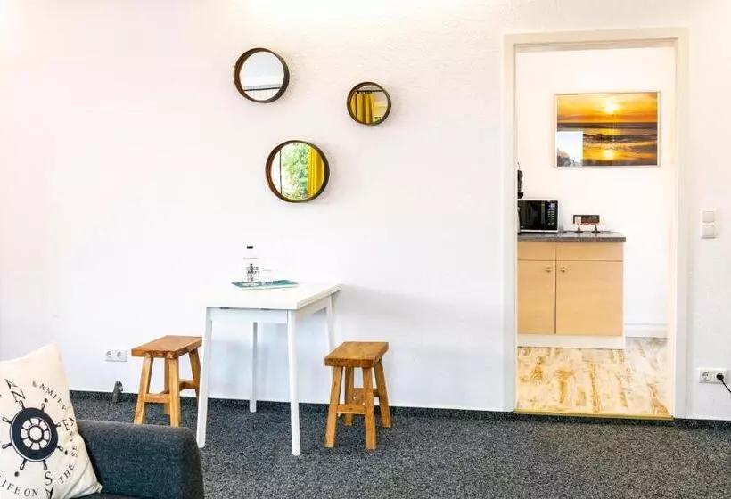 Standard Neljän Hengen Huone Puutarhanäkymä, Bethanien