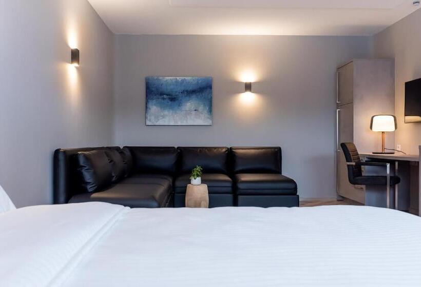 Люкс Deluxe Кровать Кинг, Circle Inn