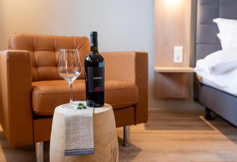 Номер Deluxe, Circle Inn