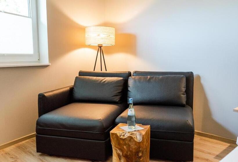 디럭스 주니어 스위트, Circle Inn