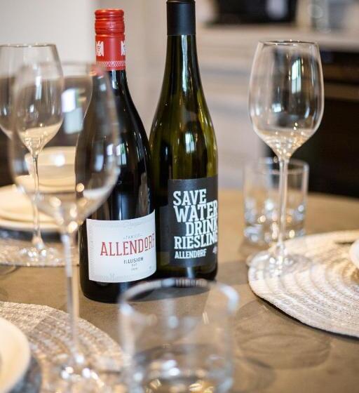 شقة غرفتين, Circle Inn