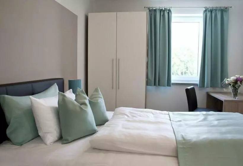 Quarto standart individual, Claro Garni