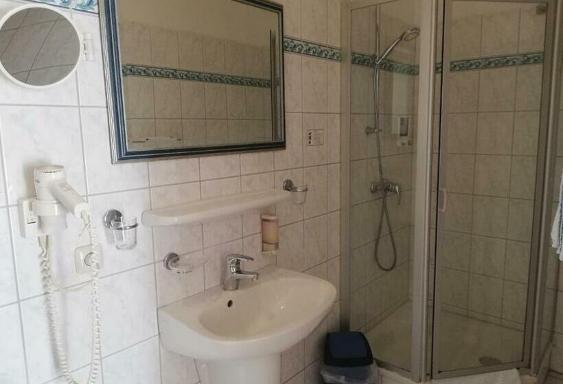 Номер Стандарт, Dorfschänke