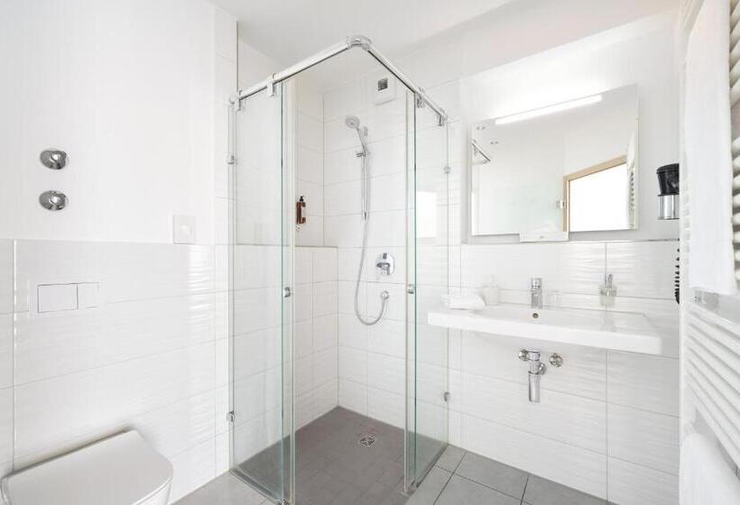 スタンダードルーム, Drei Rosen