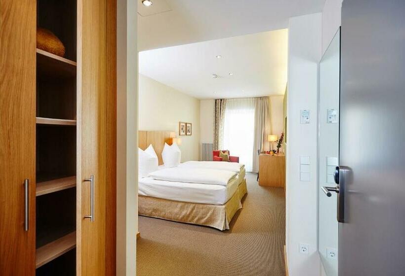 غرفة سوبيريور, Falken