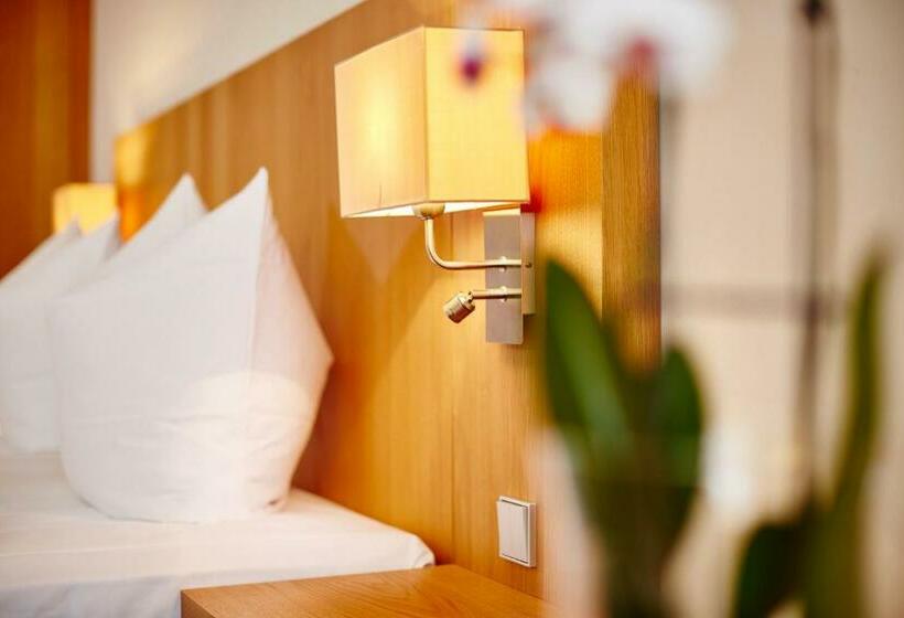 غرفة سوبيريور, Falken